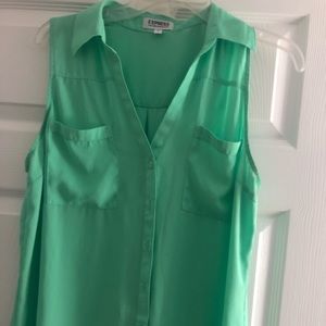 Sleeveless button up shirt